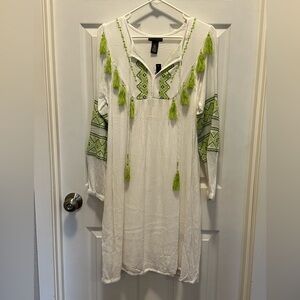 NWT Chelsea & Theodore Tassel Embroidered Boho Shift Dress Midi Size M MSRP $128